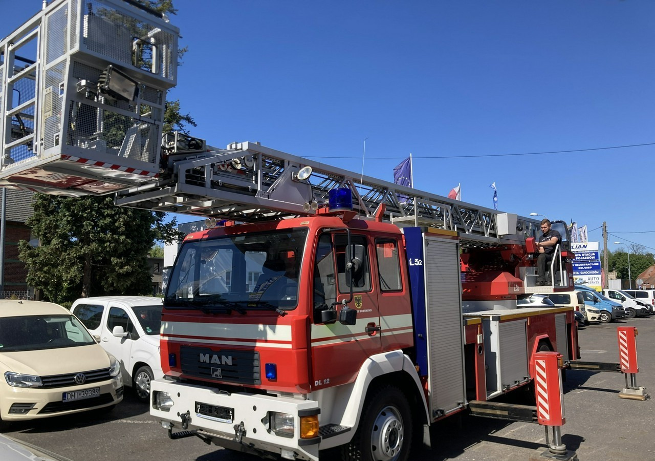 MAN Inny MAN Man 15,280 Straż pożarna drabina Strażacka zwyżka podnośnik 32m Metz - Ugunsdzēsēju mašīna: foto 2 MAN Inny MAN Man 15,280 Straż pożarna drabina Strażacka zwyżka podnośnik 32m Metz - Ugunsdzēsēju mašīna: foto 2