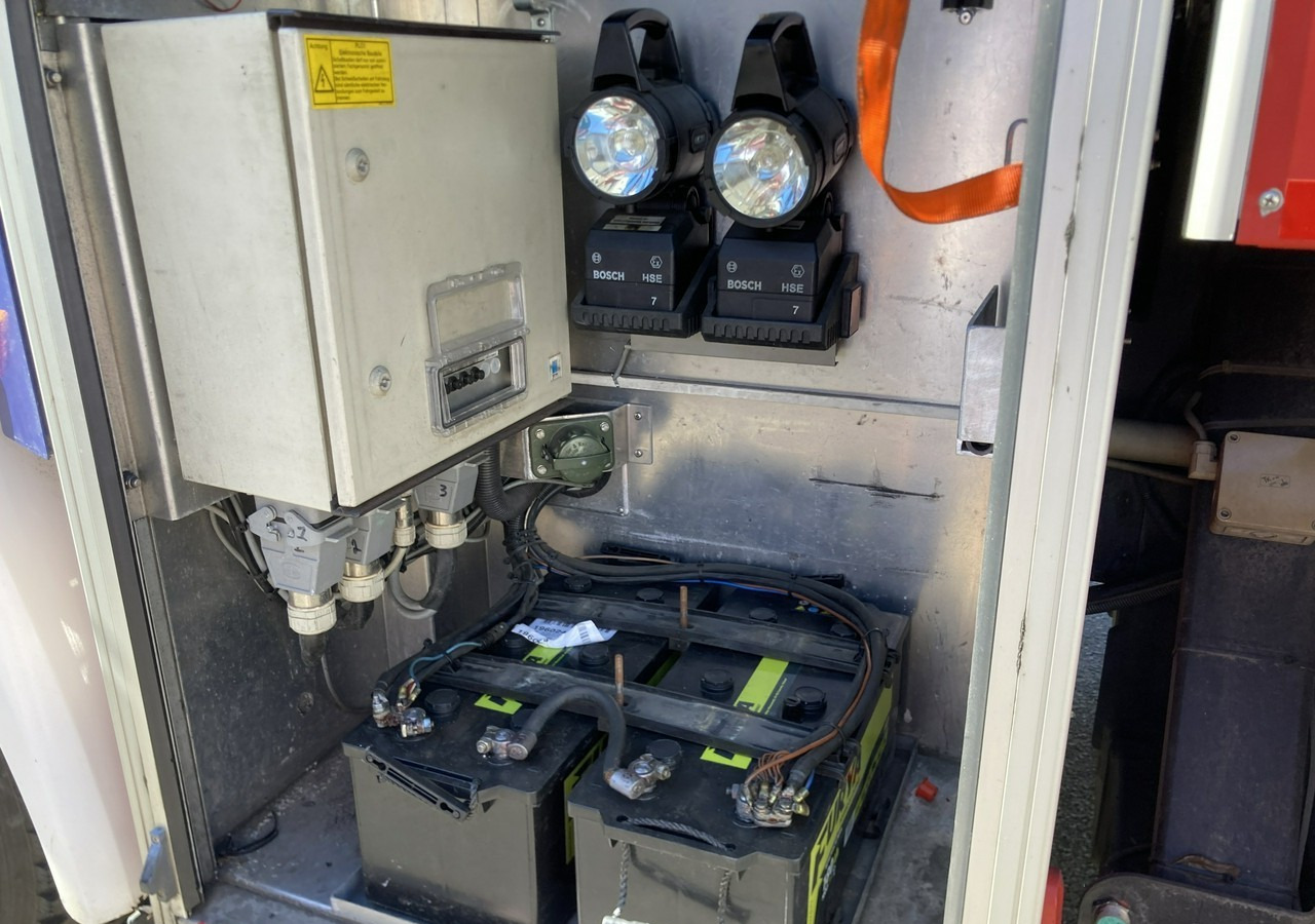 MAN Inny MAN Man 15,280 Straż pożarna drabina Strażacka zwyżka podnośnik 32m Metz - Ugunsdzēsēju mašīna: foto 5 MAN Inny MAN Man 15,280 Straż pożarna drabina Strażacka zwyżka podnośnik 32m Metz - Ugunsdzēsēju mašīna: foto 5