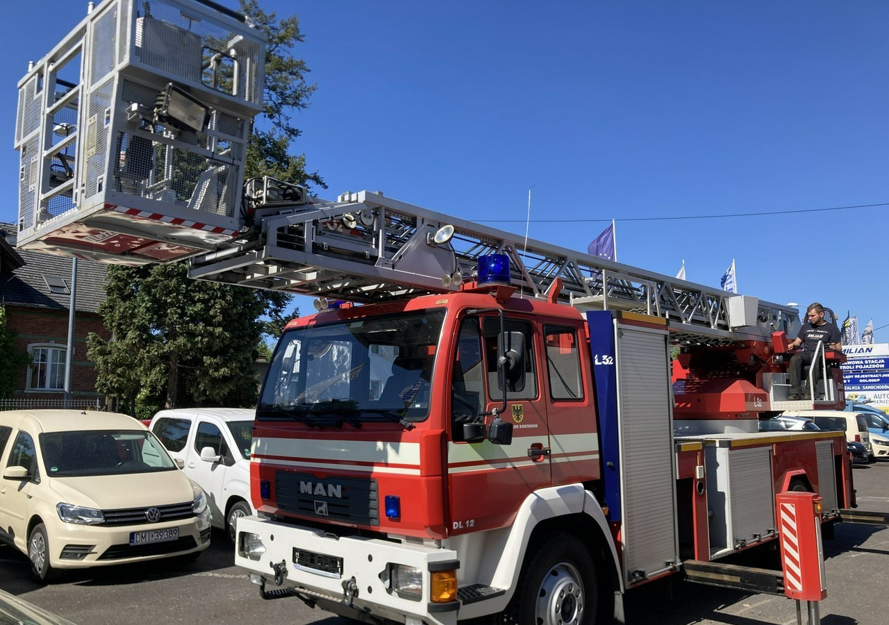 MAN Inny MAN Man 15,280 Straż pożarna drabina Strażacka zwyżka podnośnik 32m Metz - Ugunsdzēsēju mašīna: foto 4 MAN Inny MAN Man 15,280 Straż pożarna drabina Strażacka zwyżka podnośnik 32m Metz - Ugunsdzēsēju mašīna: foto 4