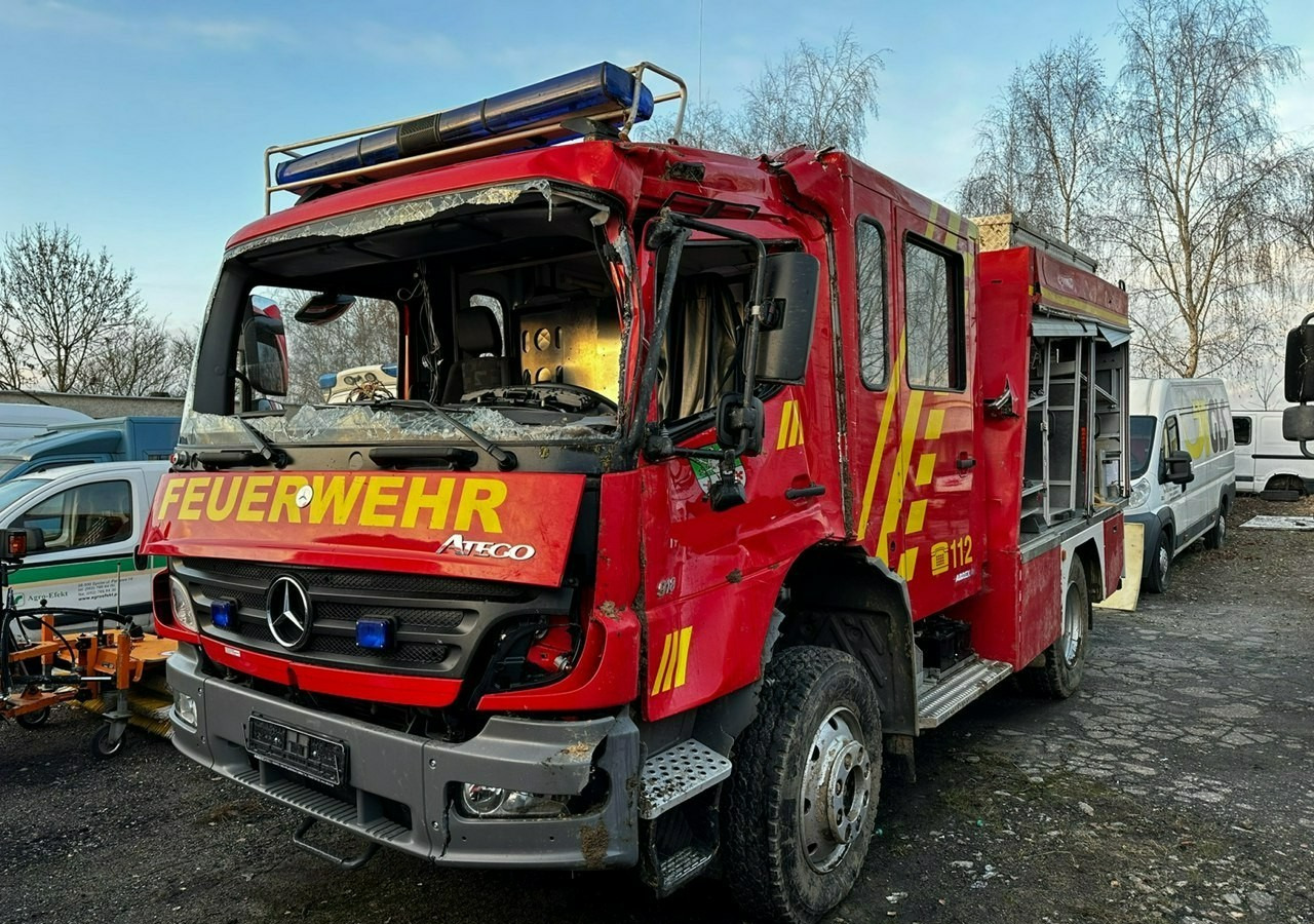 Mercedes-Benz Atego 918 Straż Pożarna 4X4 Wóz strażacki 2006 Atego 918 Straż Pożarna 4X4 Wóz strażacki 2006 - Ugunsdzēsēju mašīna: foto 3 Mercedes-Benz Atego 918 Straż Pożarna 4X4 Wóz strażacki 2006 Atego 918 Straż Pożarna 4X4 Wóz strażacki 2006 - Ugunsdzēsēju mašīna: foto 3