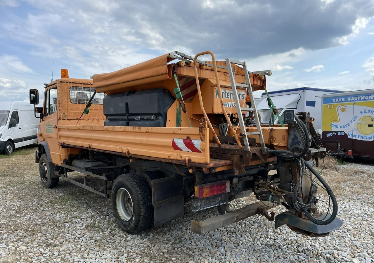 Mercedes-Benz Inny Mercedes-Benz Mercedes Vario 815 Wywrotka 4X4 2004 - Sniega novākšanas tehnika: foto 4 Mercedes-Benz Inny Mercedes-Benz Mercedes Vario 815 Wywrotka 4X4 2004 - Sniega novākšanas tehnika: foto 4