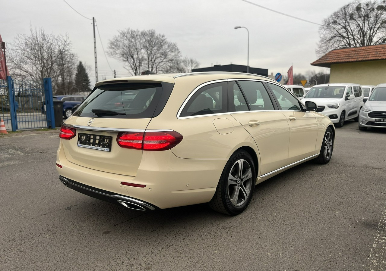 Mercedes-Benz Klasa E E220d T 9G-tronic 197KM Navi FullLed Kamera Asystent Model 2020 FV 2 - Vieglā automašīna: foto 4 Mercedes-Benz Klasa E E220d T 9G-tronic 197KM Navi FullLed Kamera Asystent Model 2020 FV 2 - Vieglā automašīna: foto 4