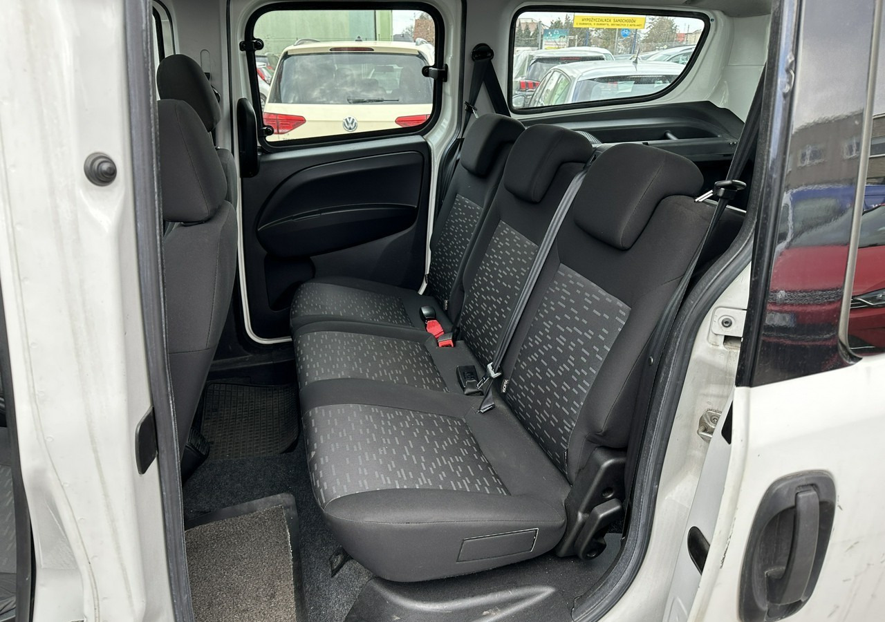 Vieglā automašīna Opel Combo III 2.0CDTI Maxi Panorama Klima Kamera Webasto 2016: foto 14
