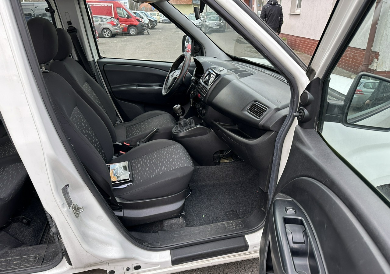 Vieglā automašīna Opel Combo III 2.0CDTI Maxi Panorama Klima Kamera Webasto 2016: foto 8