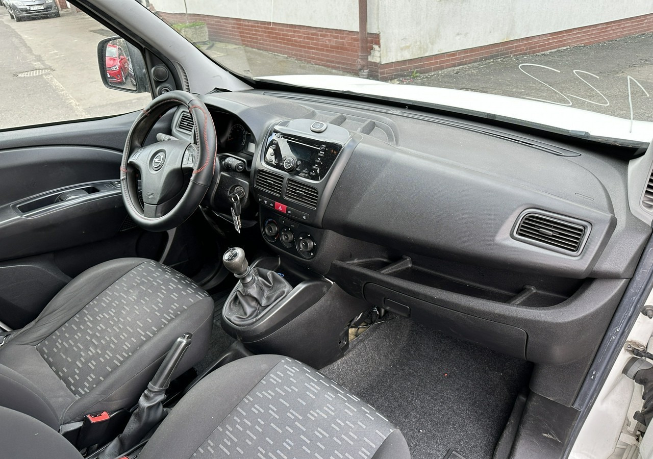 Vieglā automašīna Opel Combo III 2.0CDTI Maxi Panorama Klima Kamera Webasto 2016: foto 9