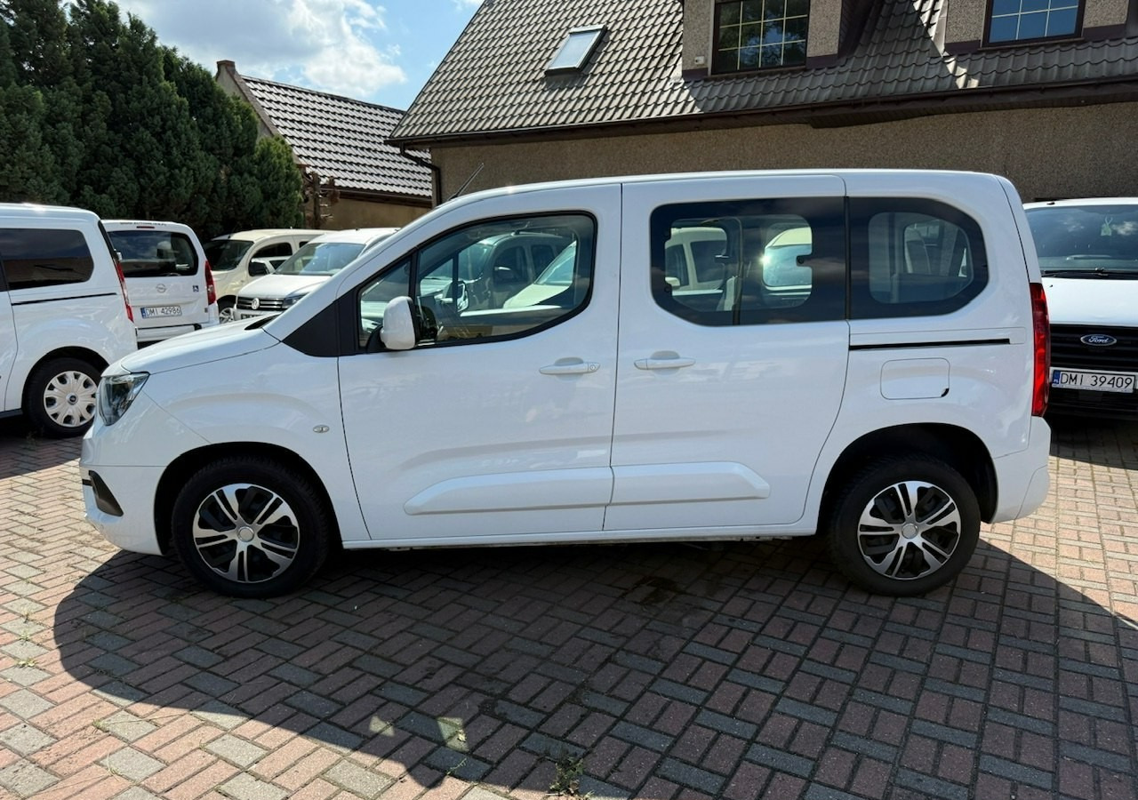 Vieglā automašīna Opel Combo IV Combo Life Combo do przewozu Niepełnosprawnych inwalida rampa Model 2021: foto 10 Vieglā automašīna Opel Combo IV Combo Life Combo do przewozu Niepełnosprawnych inwalida rampa Model 2021: foto 10