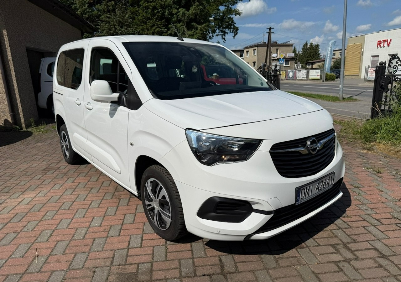 Vieglā automašīna Opel Combo IV Combo Life Combo do przewozu Niepełnosprawnych inwalida rampa Model 2021: foto 6 Vieglā automašīna Opel Combo IV Combo Life Combo do przewozu Niepełnosprawnych inwalida rampa Model 2021: foto 6