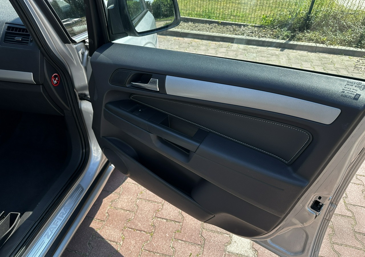 Vieglā automašīna Opel Zafira B Opel Zafira do przewozu osób Niepełnosprawnych inwalida rampa: foto 12