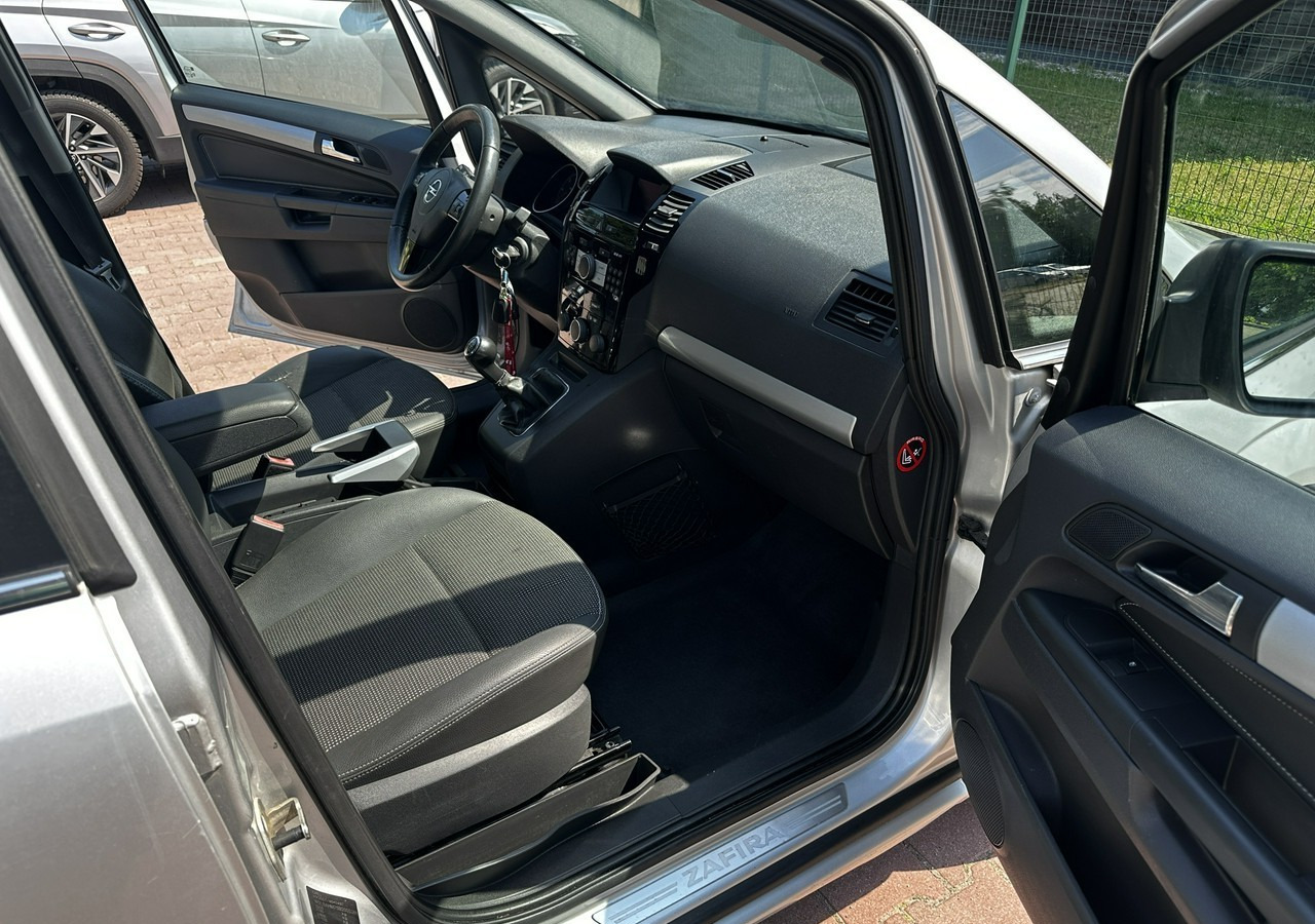 Opel Zafira B Opel Zafira do przewozu osób Niepełnosprawnych inwalida rampa - Vieglā automašīna: foto 4 Opel Zafira B Opel Zafira do przewozu osób Niepełnosprawnych inwalida rampa - Vieglā automašīna: foto 4