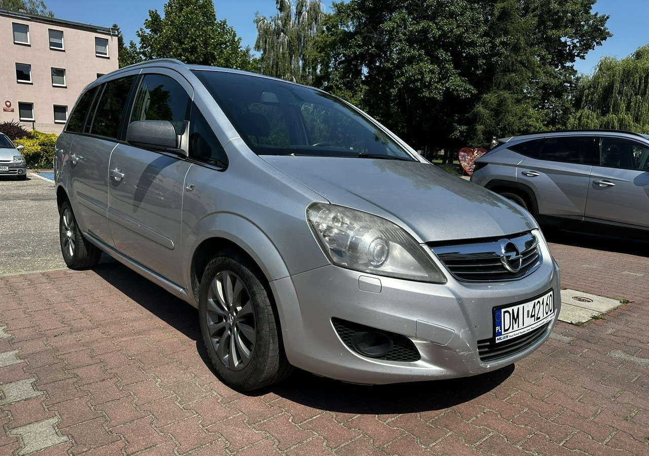 Opel Zafira B Opel Zafira do przewozu osób Niepełnosprawnych inwalida rampa - Vieglā automašīna: foto 3 Opel Zafira B Opel Zafira do przewozu osób Niepełnosprawnych inwalida rampa - Vieglā automašīna: foto 3