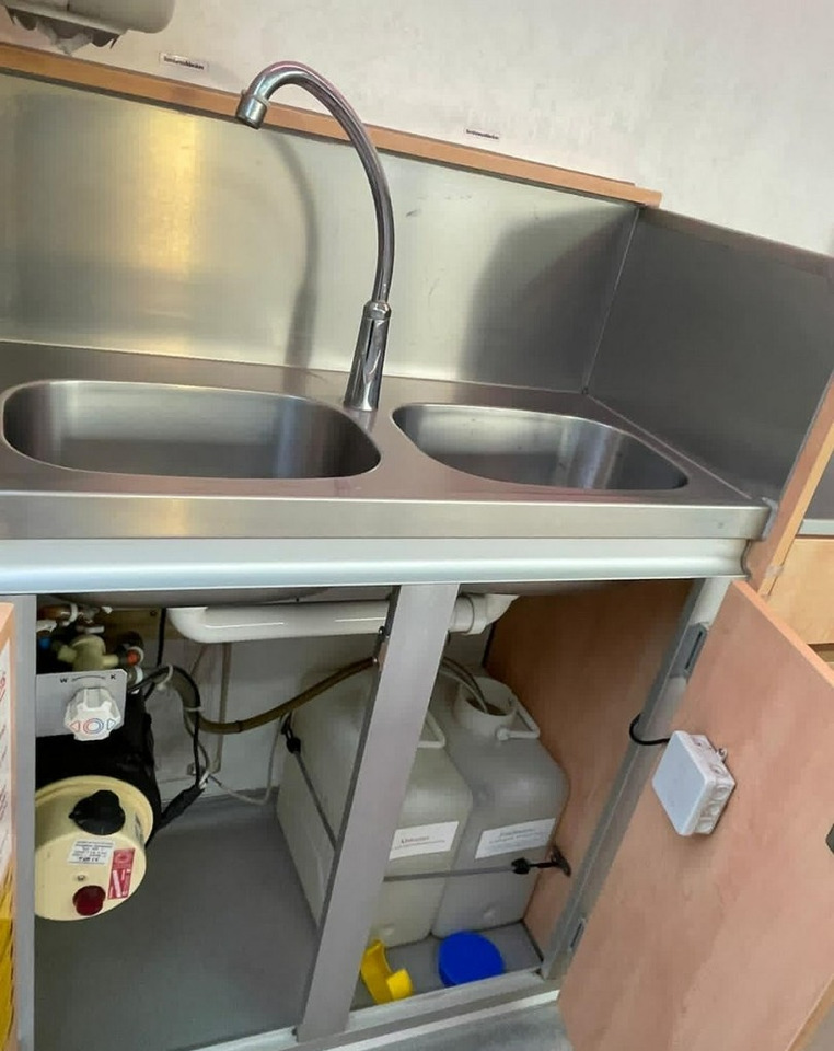 Tirdzniecības kravas automašīna Renault Master Autosklep Wędli Gastronomiczny food truck foodtruck sklep W-zasiBORC: foto 10 Tirdzniecības kravas automašīna Renault Master Autosklep Wędli Gastronomiczny food truck foodtruck sklep W-zasiBORC: foto 10