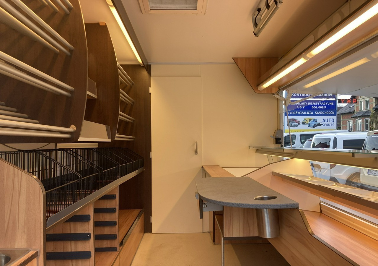 Renault Master Autosklep pie sklep Bar Gastronomiczny Food Truck Foodtruck Borco 20 - Tirdzniecības kravas automašīna: foto 3 Renault Master Autosklep pie sklep Bar Gastronomiczny Food Truck Foodtruck Borco 20 - Tirdzniecības kravas automašīna: foto 3