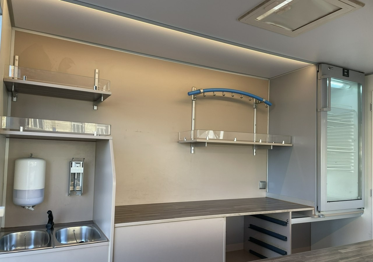 Renault Master Autosklep wędlin Gastronomiczny Food Truck Foodtruck Sklep Borco 201 - Tirdzniecības kravas automašīna: foto 5 Renault Master Autosklep wędlin Gastronomiczny Food Truck Foodtruck Sklep Borco 201 - Tirdzniecības kravas automašīna: foto 5