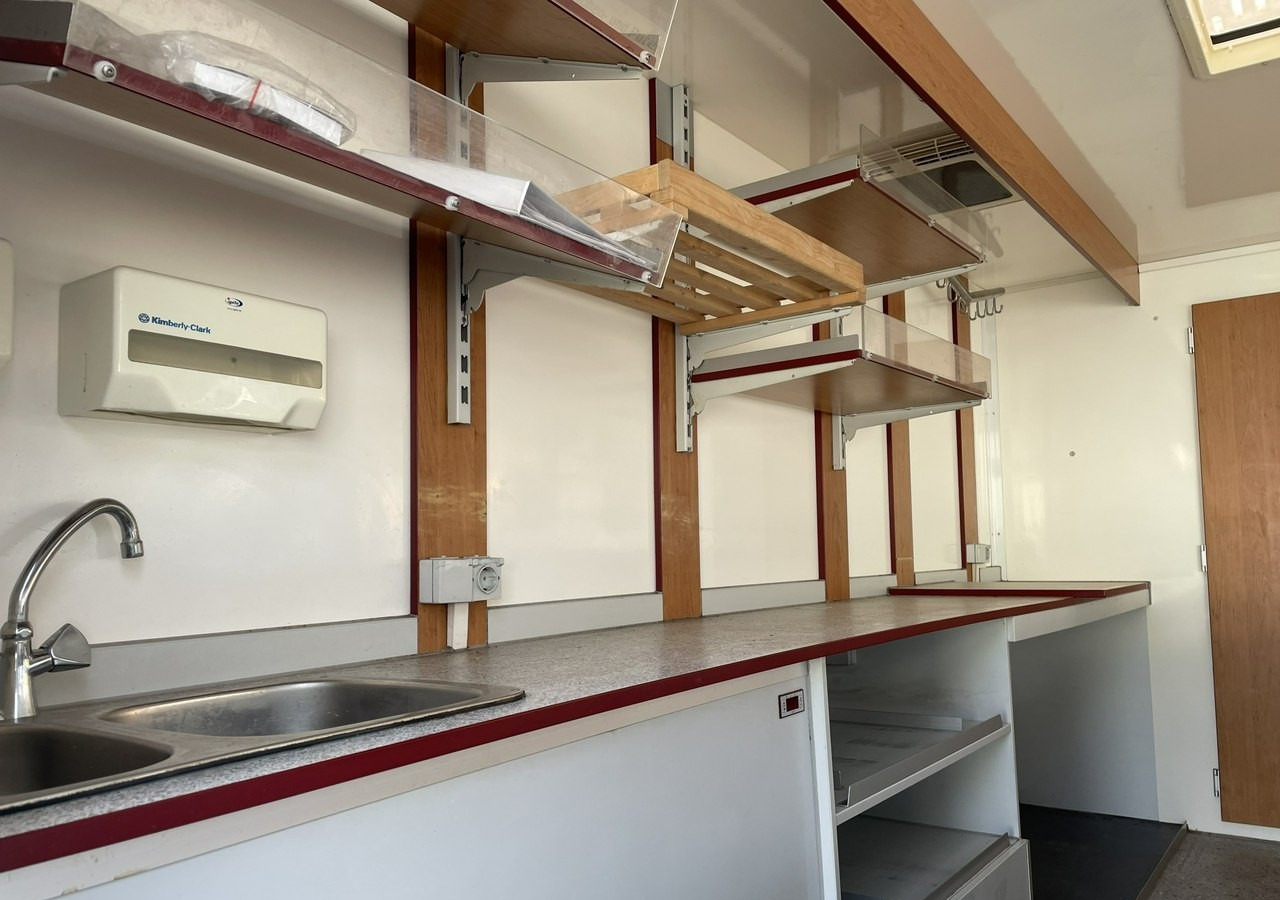 Renault Master Master Autosklep Gastronomiczny Food Truck Foodtruck Sklep bar 2009 - Tirdzniecības kravas automašīna: foto 4 Renault Master Master Autosklep Gastronomiczny Food Truck Foodtruck Sklep bar 2009 - Tirdzniecības kravas automašīna: foto 4