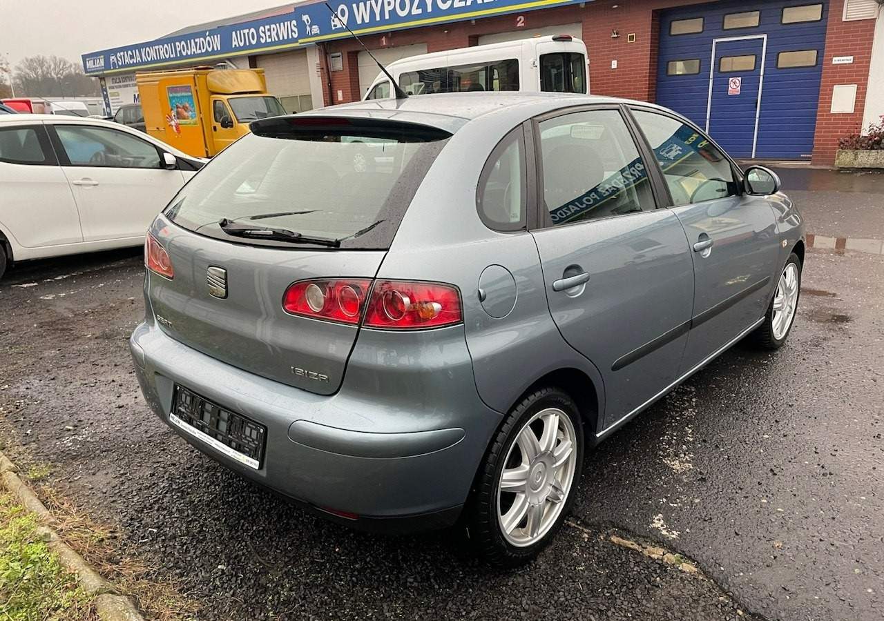 SEAT Ibiza IV 1,4 16V 75KM Sport Edition 1właściciel Klimatronik Alufelgi 2006 - Hečbeks: foto 4 SEAT Ibiza IV 1,4 16V 75KM Sport Edition 1właściciel Klimatronik Alufelgi 2006 - Hečbeks: foto 4