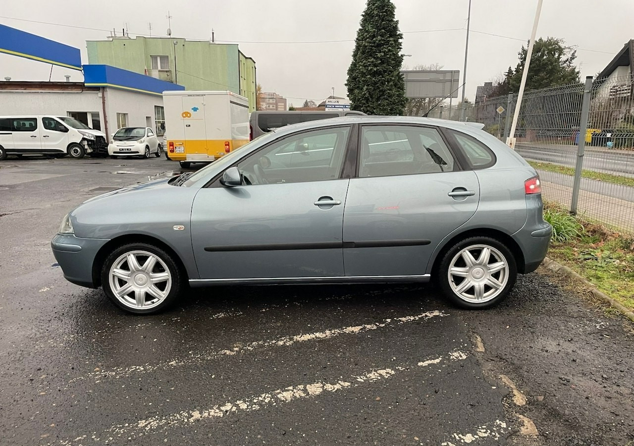 SEAT Ibiza IV 1,4 16V 75KM Sport Edition 1właściciel Klimatronik Alufelgi 2006 - Hečbeks: foto 2 SEAT Ibiza IV 1,4 16V 75KM Sport Edition 1właściciel Klimatronik Alufelgi 2006 - Hečbeks: foto 2