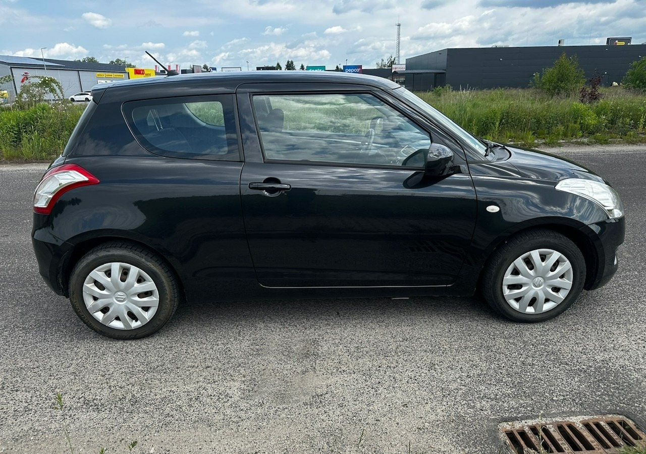 Suzuki Swift V Suzuki Swift 1.2-94KM Klima Model 2012 - Hečbeks: foto 5 Suzuki Swift V Suzuki Swift 1.2-94KM Klima Model 2012 - Hečbeks: foto 5