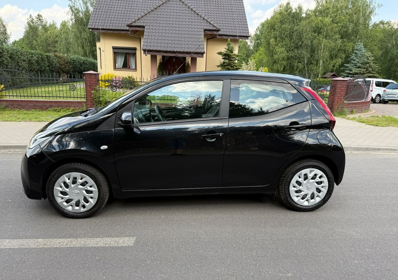 Toyota Aygo II Toyota Aygo 1.0-16V Klima Salon PL 24651km Model 2021 - Hečbeks: foto 2 Toyota Aygo II Toyota Aygo 1.0-16V Klima Salon PL 24651km Model 2021 - Hečbeks: foto 2