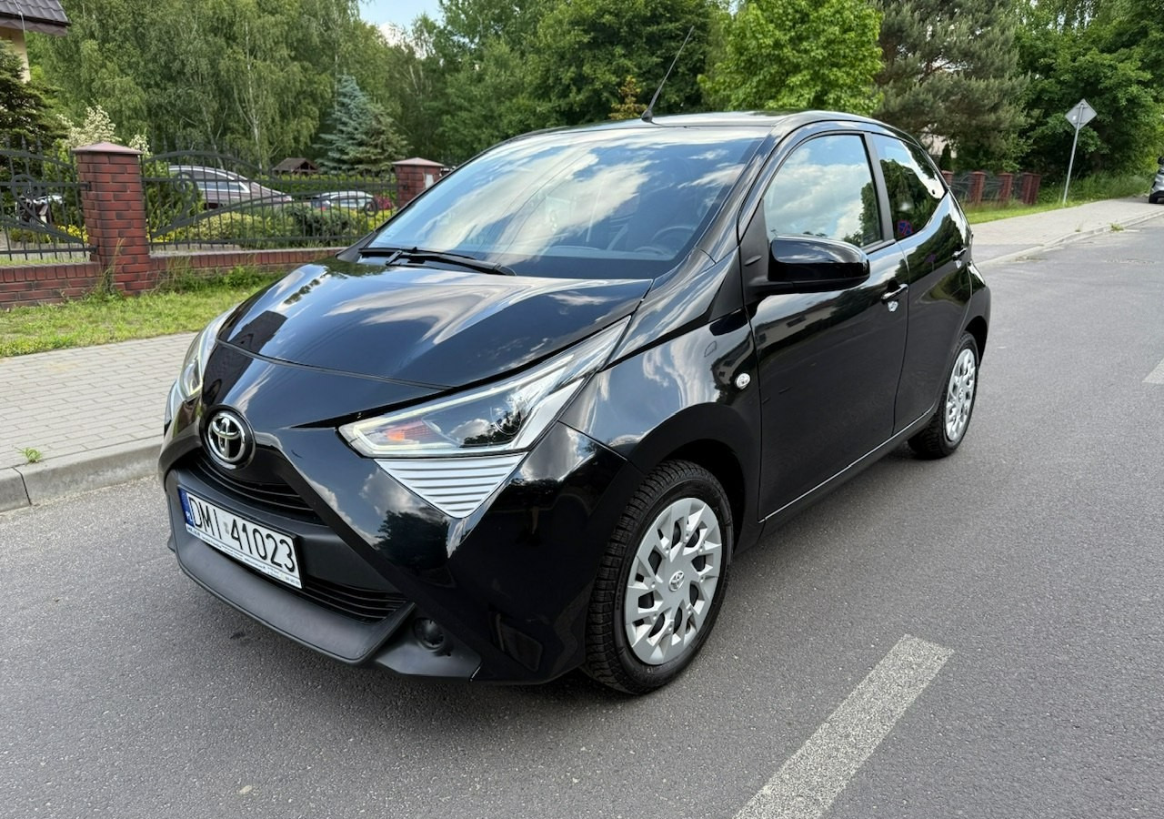 Toyota Aygo II Toyota Aygo 1.0-16V Klima Salon PL 24651km Model 2021 - Hečbeks: foto 1 Toyota Aygo II Toyota Aygo 1.0-16V Klima Salon PL 24651km Model 2021 - Hečbeks: foto 1
