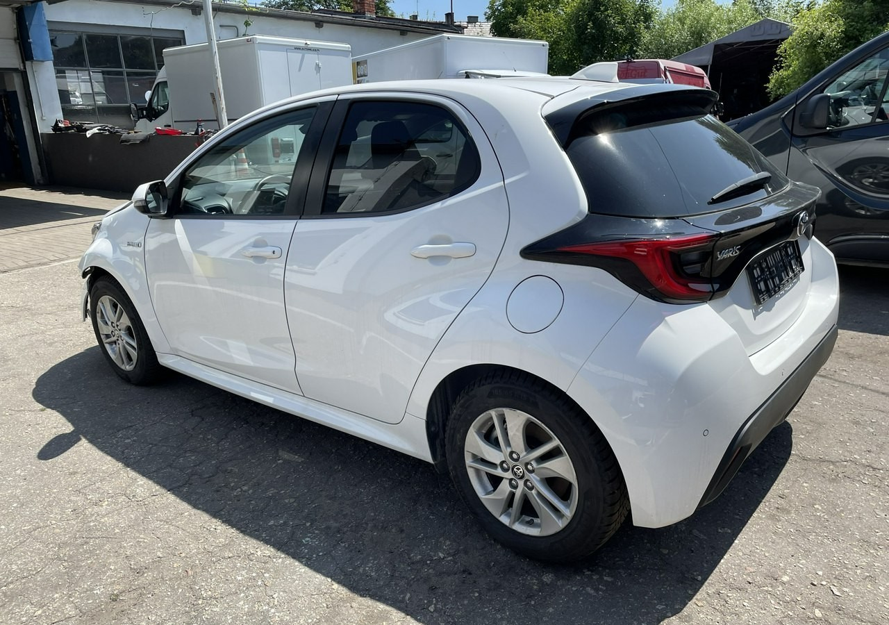 Toyota Yaris IV Toyota Yaris Hybrid 1.5 Active Salon PL 2021 FV 23% - Hečbeks: foto 2 Toyota Yaris IV Toyota Yaris Hybrid 1.5 Active Salon PL 2021 FV 23% - Hečbeks: foto 2