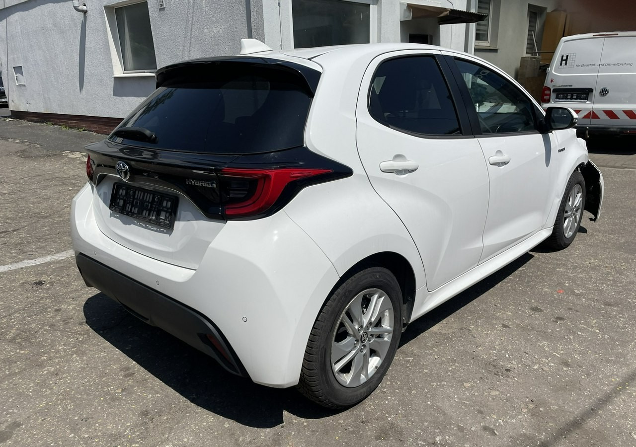 Toyota Yaris IV Toyota Yaris Hybrid 1.5 Active Salon PL 2021 FV 23% - Hečbeks: foto 1 Toyota Yaris IV Toyota Yaris Hybrid 1.5 Active Salon PL 2021 FV 23% - Hečbeks: foto 1