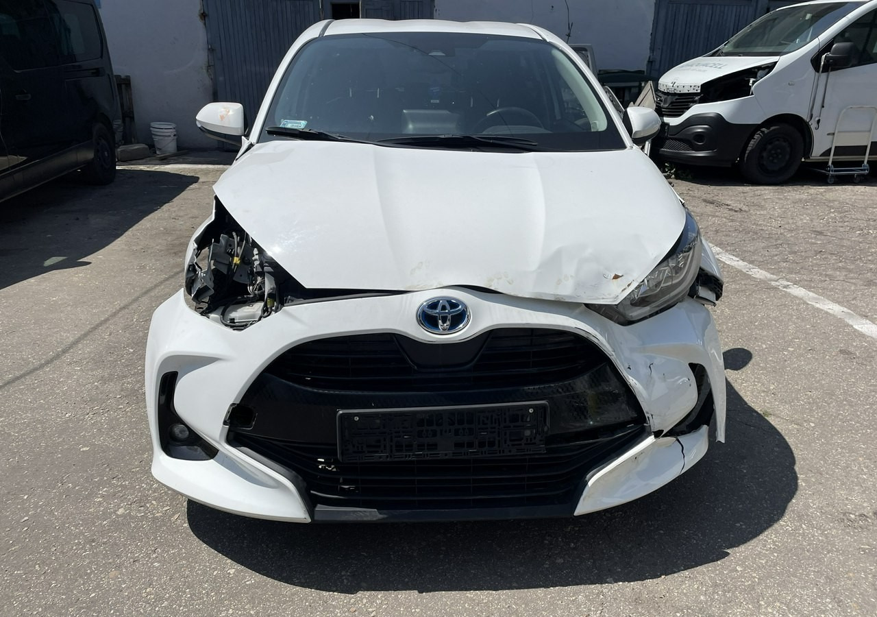 Toyota Yaris IV Toyota Yaris Hybrid 1.5 Active Salon PL 2021 FV 23% - Hečbeks: foto 4 Toyota Yaris IV Toyota Yaris Hybrid 1.5 Active Salon PL 2021 FV 23% - Hečbeks: foto 4