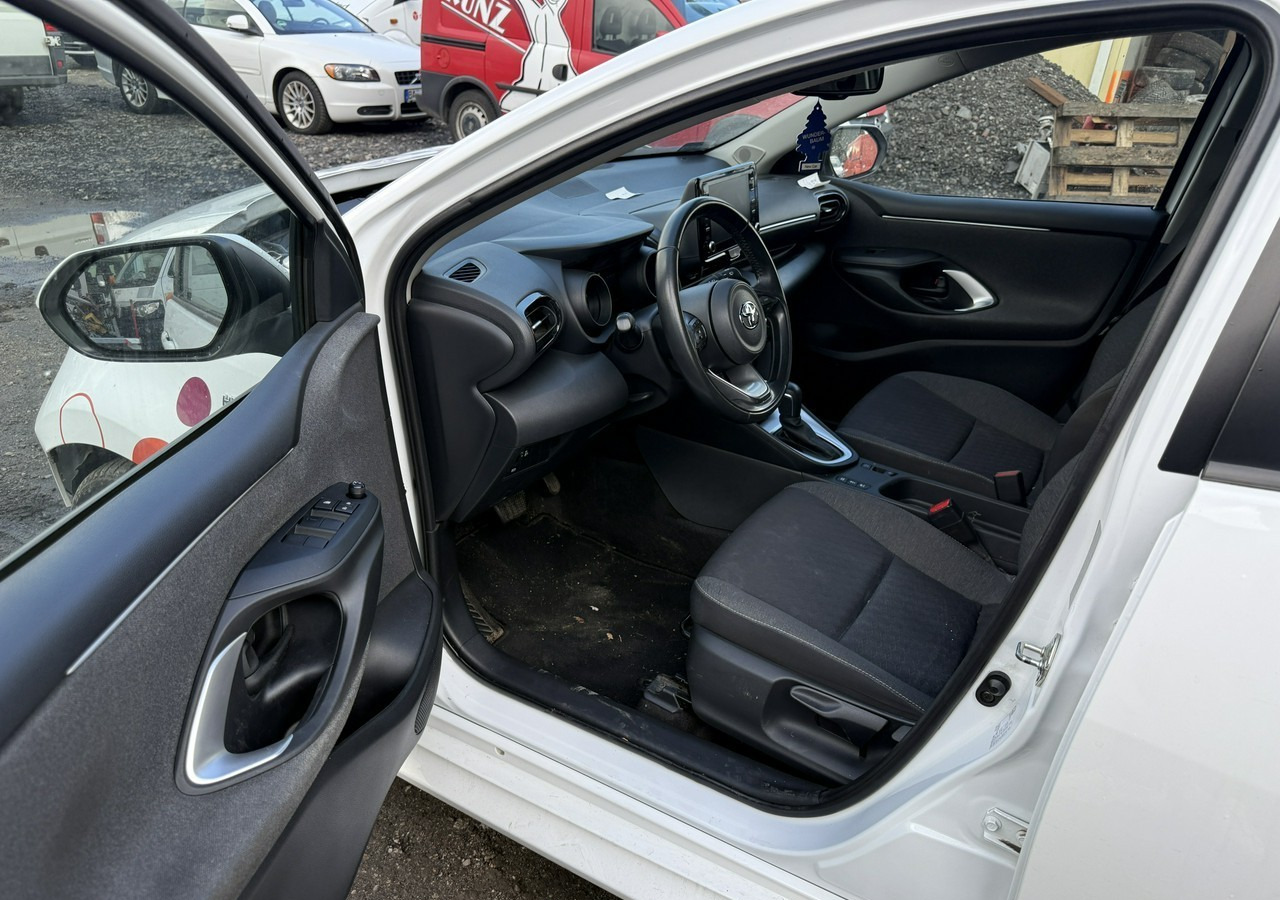 Hečbeks Toyota Yaris IV Toyota Yaris Hybrid 1.5 Active Salon PL 2021 FV 23%: foto 7