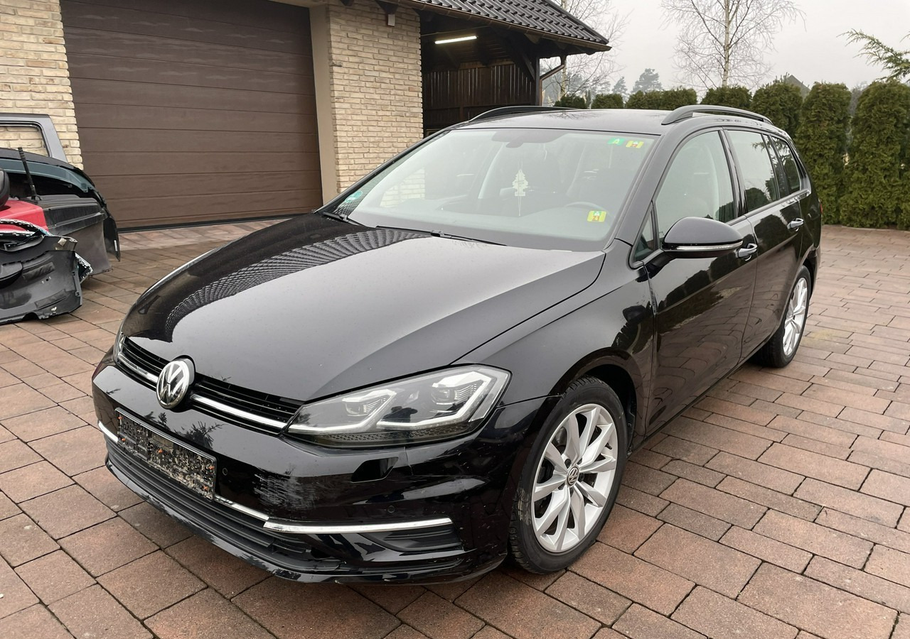 Volkswagen Golf VIII Volkswagen Golf VII 1.0 -115KM TSI 39482km Comfortline Model 2021 - Vieglā automašīna: foto 3 Volkswagen Golf VIII Volkswagen Golf VII 1.0 -115KM TSI 39482km Comfortline Model 2021 - Vieglā automašīna: foto 3