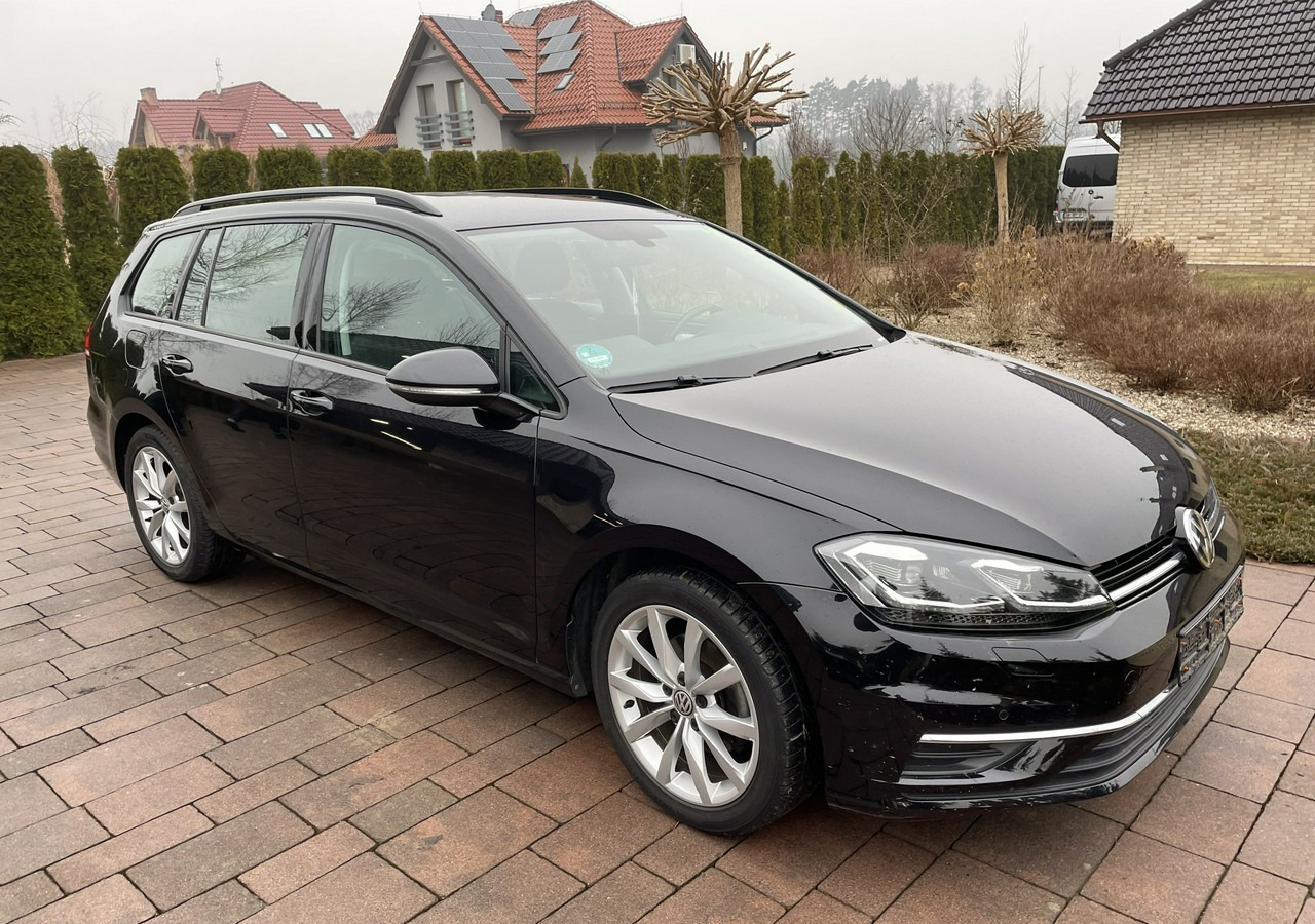 Volkswagen Golf VIII Volkswagen Golf VII 1.0 -115KM TSI 39482km Comfortline Model 2021 - Vieglā automašīna: foto 1 Volkswagen Golf VIII Volkswagen Golf VII 1.0 -115KM TSI 39482km Comfortline Model 2021 - Vieglā automašīna: foto 1
