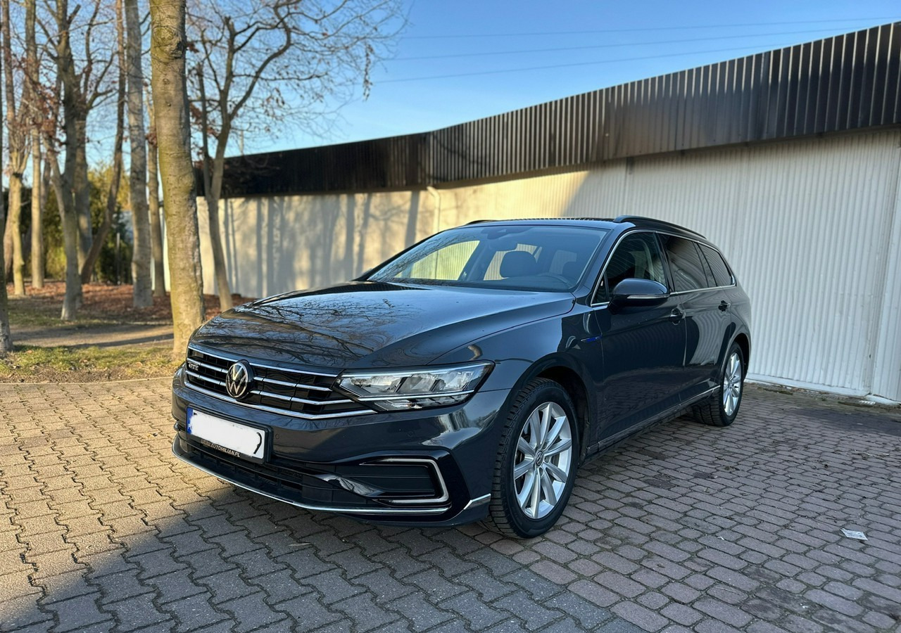 Volkswagen Passat B8 GTE 1.4TSI 218KM Hybryda Plug-in zasięg 50km Panorama*Navi*Skóra*FV2 - Vieglā automašīna: foto 1 Volkswagen Passat B8 GTE 1.4TSI 218KM Hybryda Plug-in zasięg 50km Panorama*Navi*Skóra*FV2 - Vieglā automašīna: foto 1
