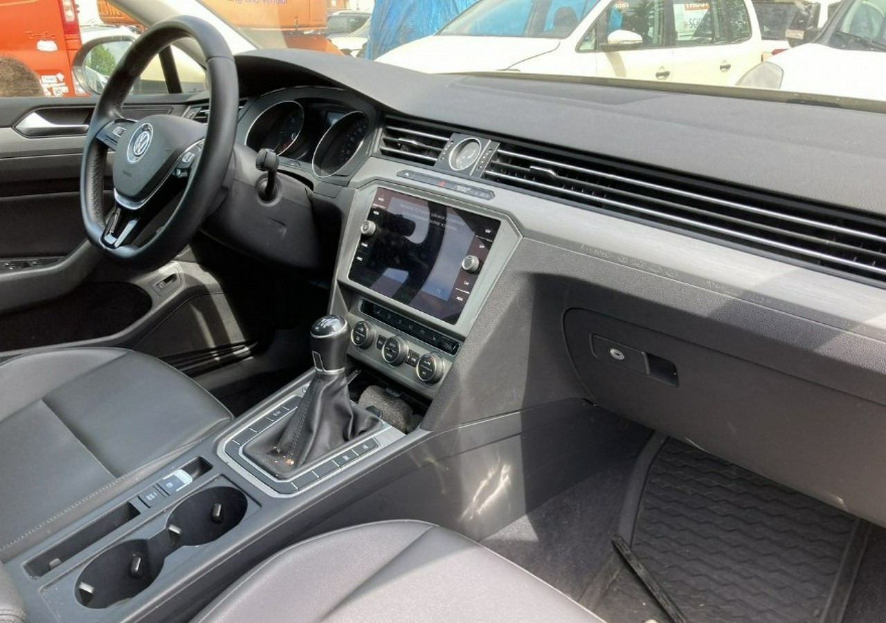 Volkswagen Passat B8 Passat B8 2.0-150KM 2018 - Vieglā automašīna: foto 3 Volkswagen Passat B8 Passat B8 2.0-150KM 2018 - Vieglā automašīna: foto 3