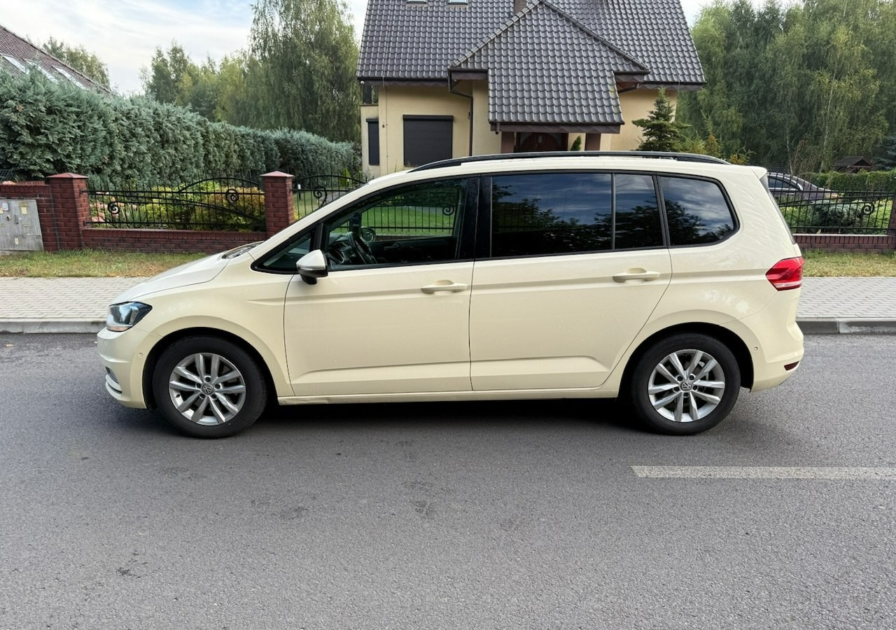 Volkswagen Touran III 2.0 TDI DSG 120 KM Automat 7osobowy Klima Skóra Full Serwis 2020 - Universālis: foto 5 Volkswagen Touran III 2.0 TDI DSG 120 KM Automat 7osobowy Klima Skóra Full Serwis 2020 - Universālis: foto 5