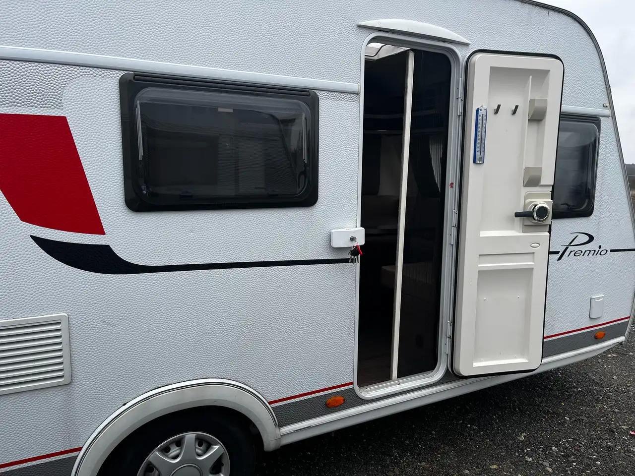 Bürstner Premio 530 TL Mover Dachklimaanlage Einzelbetten - Dzīvojamais treileris: foto 5 Bürstner Premio 530 TL Mover Dachklimaanlage Einzelbetten - Dzīvojamais treileris: foto 5