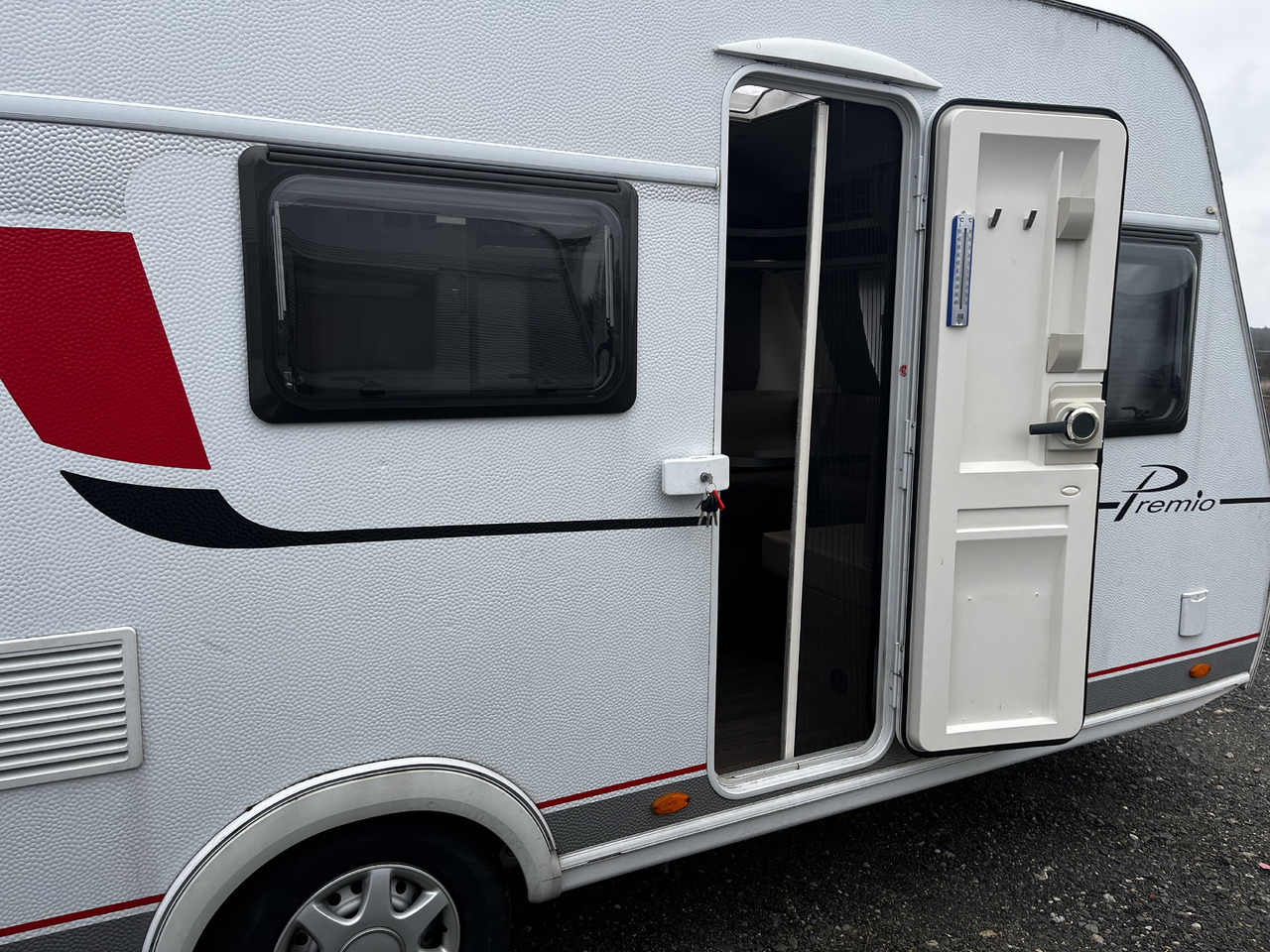 Bürstner Premio 530 TL Mover Dachklimaanlage Einzelbetten - Dzīvojamais treileris: foto 5 Bürstner Premio 530 TL Mover Dachklimaanlage Einzelbetten - Dzīvojamais treileris: foto 5