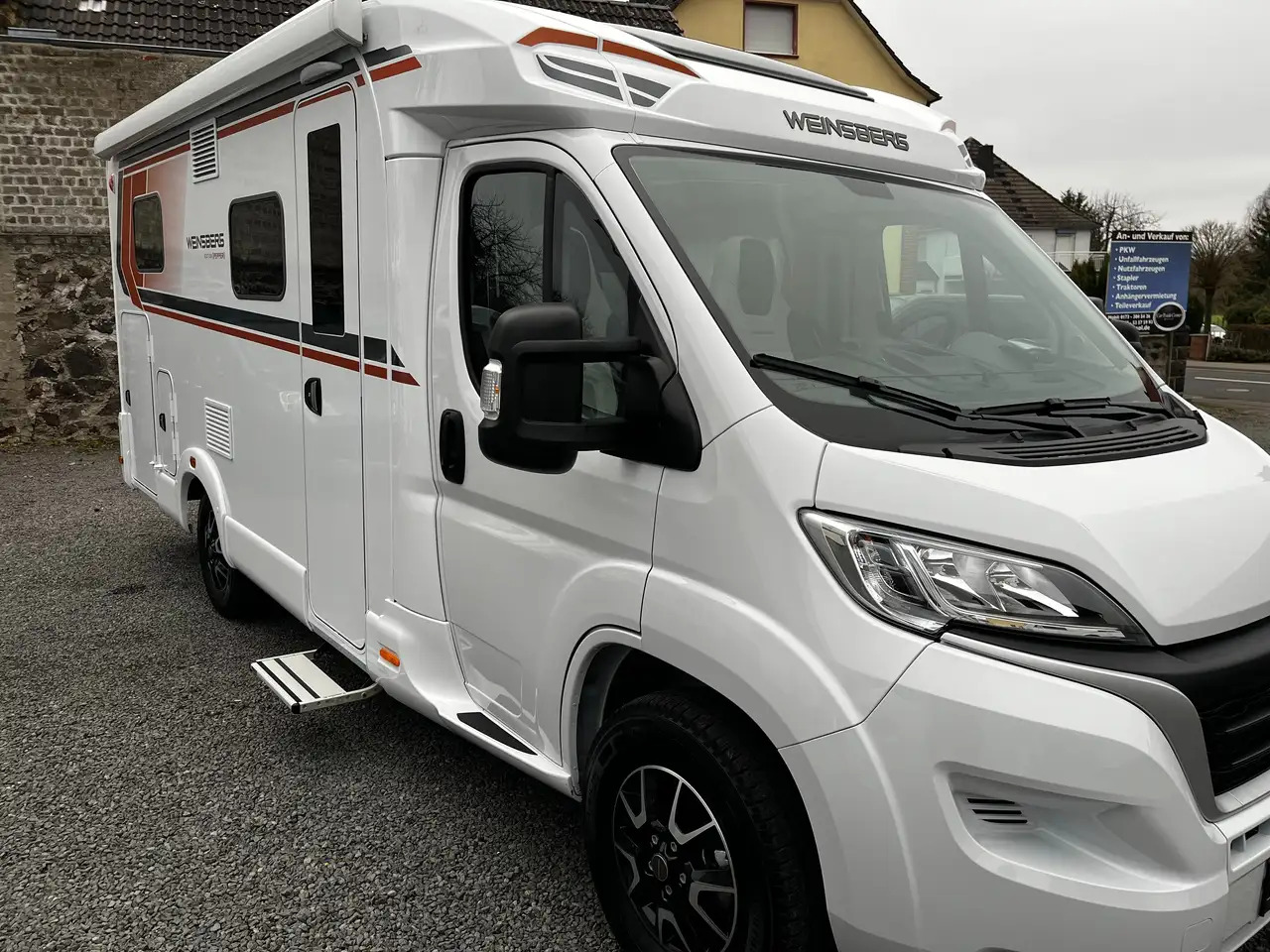 Weinsberg CaraCompact 600 MEG Pepper Mietwagen Verfügbar - Daļēji integrētais kemperis: foto 1 Weinsberg CaraCompact 600 MEG Pepper Mietwagen Verfügbar - Daļēji integrētais kemperis: foto 1