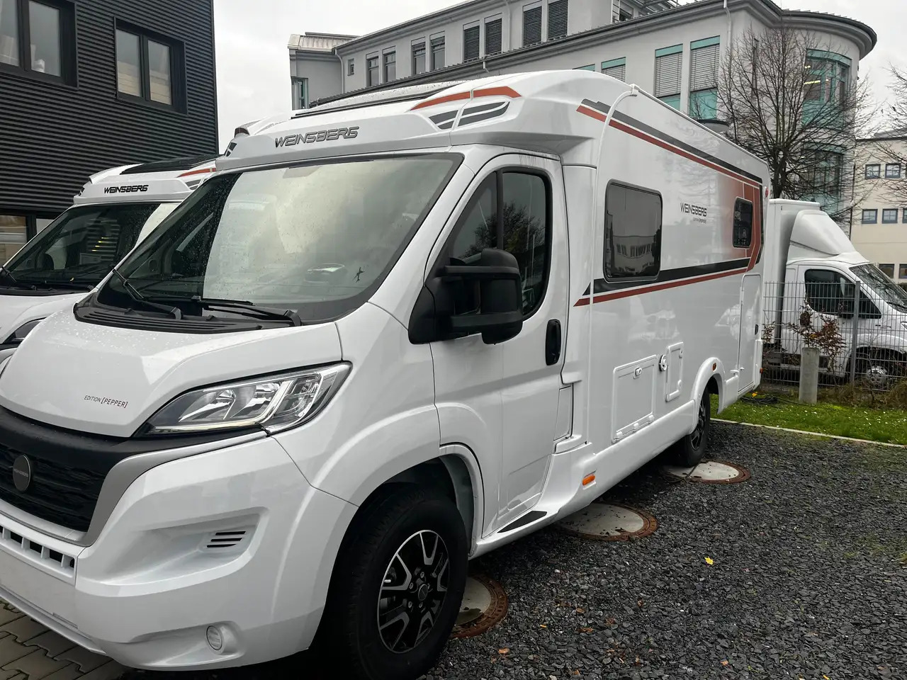 Weinsberg CaraCompact 600 MEG Pepper Mietwagen Verfügbar - Daļēji integrētais kemperis: foto 3 Weinsberg CaraCompact 600 MEG Pepper Mietwagen Verfügbar - Daļēji integrētais kemperis: foto 3
