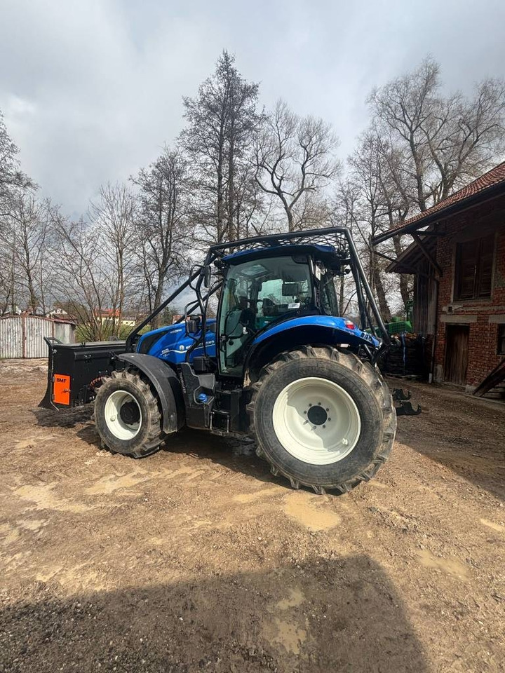 New Holland T5.110 AutoCommand - Meža traktors: foto 1 New Holland T5.110 AutoCommand - Meža traktors: foto 1