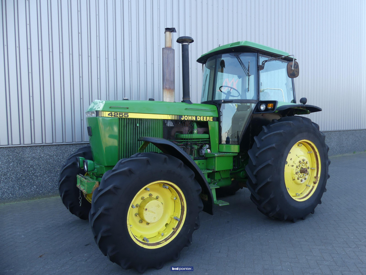John-Deere 4255 4WD - Traktors: foto 1 John-Deere 4255 4WD - Traktors: foto 1