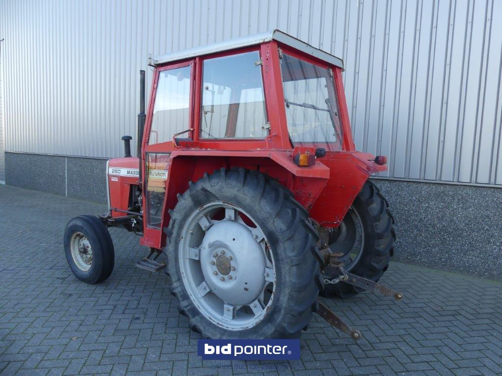 Massey Ferguson 260 with 4226 Hours and powersteering - Traktors: foto 4 Massey Ferguson 260 with 4226 Hours and powersteering - Traktors: foto 4