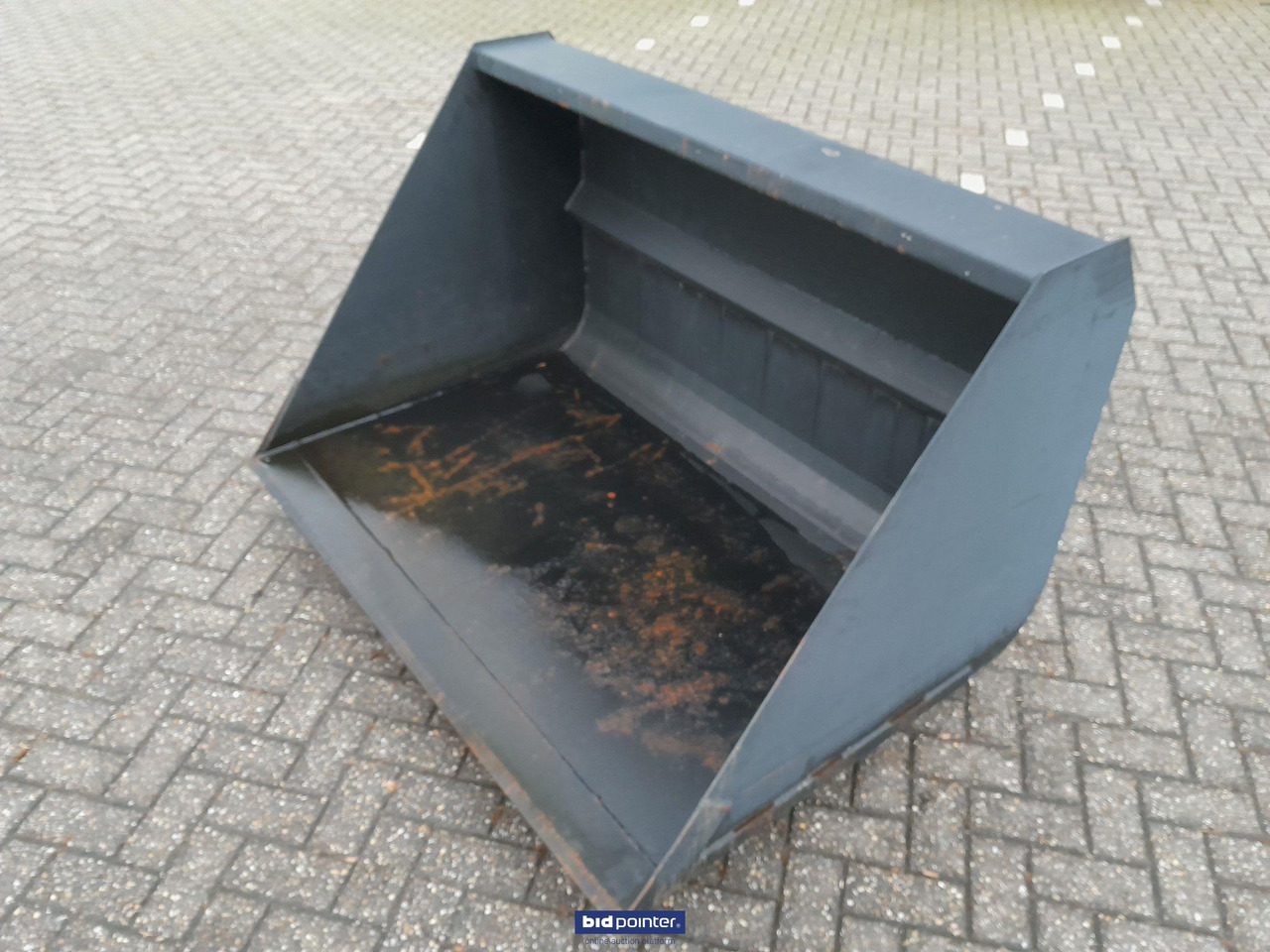 Volumebak shovel traktor - Iekrāvēja kauss: foto 1 Volumebak shovel traktor - Iekrāvēja kauss: foto 1