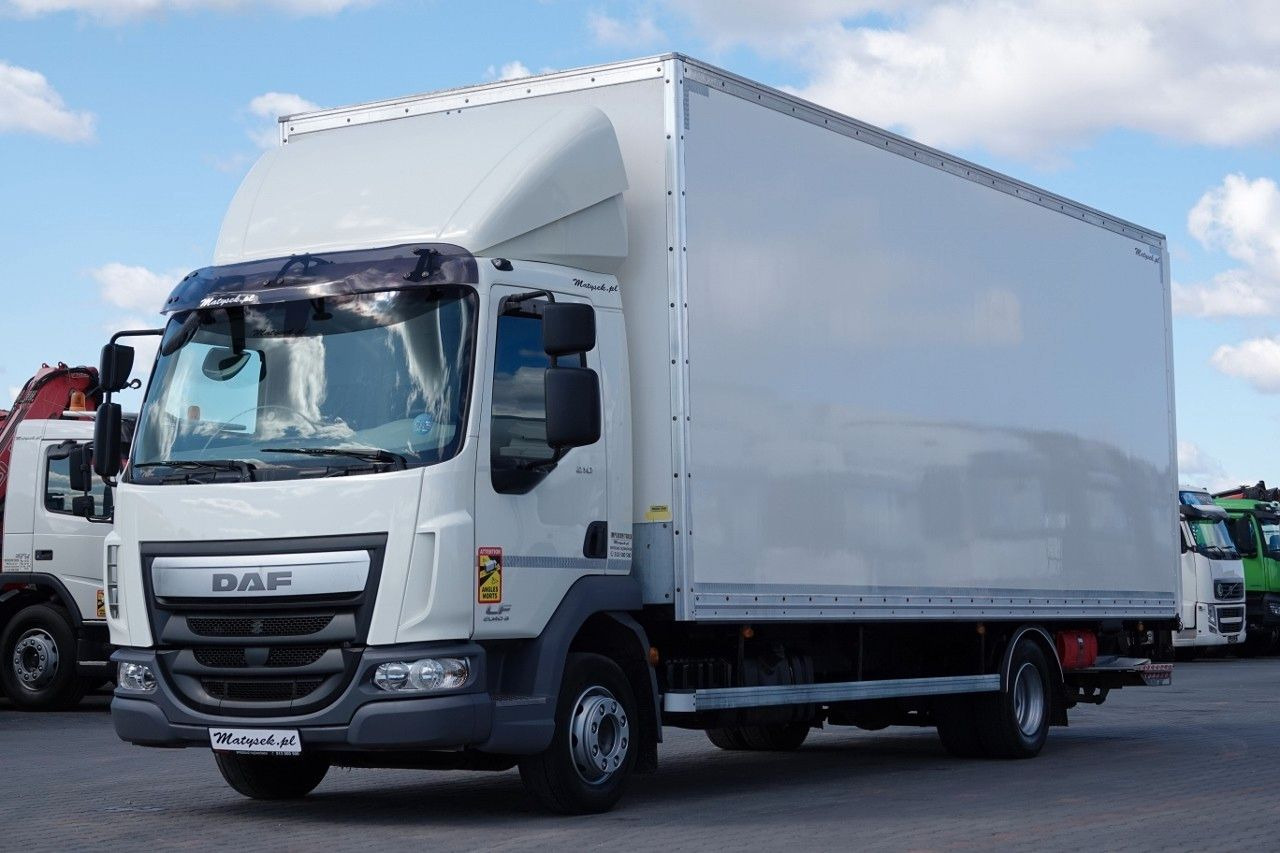 DAF LF 210 / KONTENER - 7 M / SOLÓWKA / WINDA DHOLLA - Kravas automašīna ar slēgto virsbūvi: foto 1 DAF LF 210 / KONTENER - 7 M / SOLÓWKA / WINDA DHOLLA - Kravas automašīna ar slēgto virsbūvi: foto 1