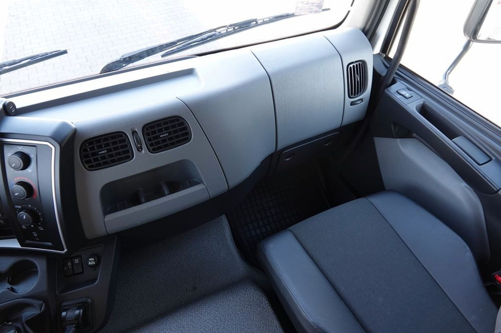 Kravas automašīna refrižerators Renault D 250 / CHŁODNIA - 6,7 m / THERMO KING T 600R /: foto 17