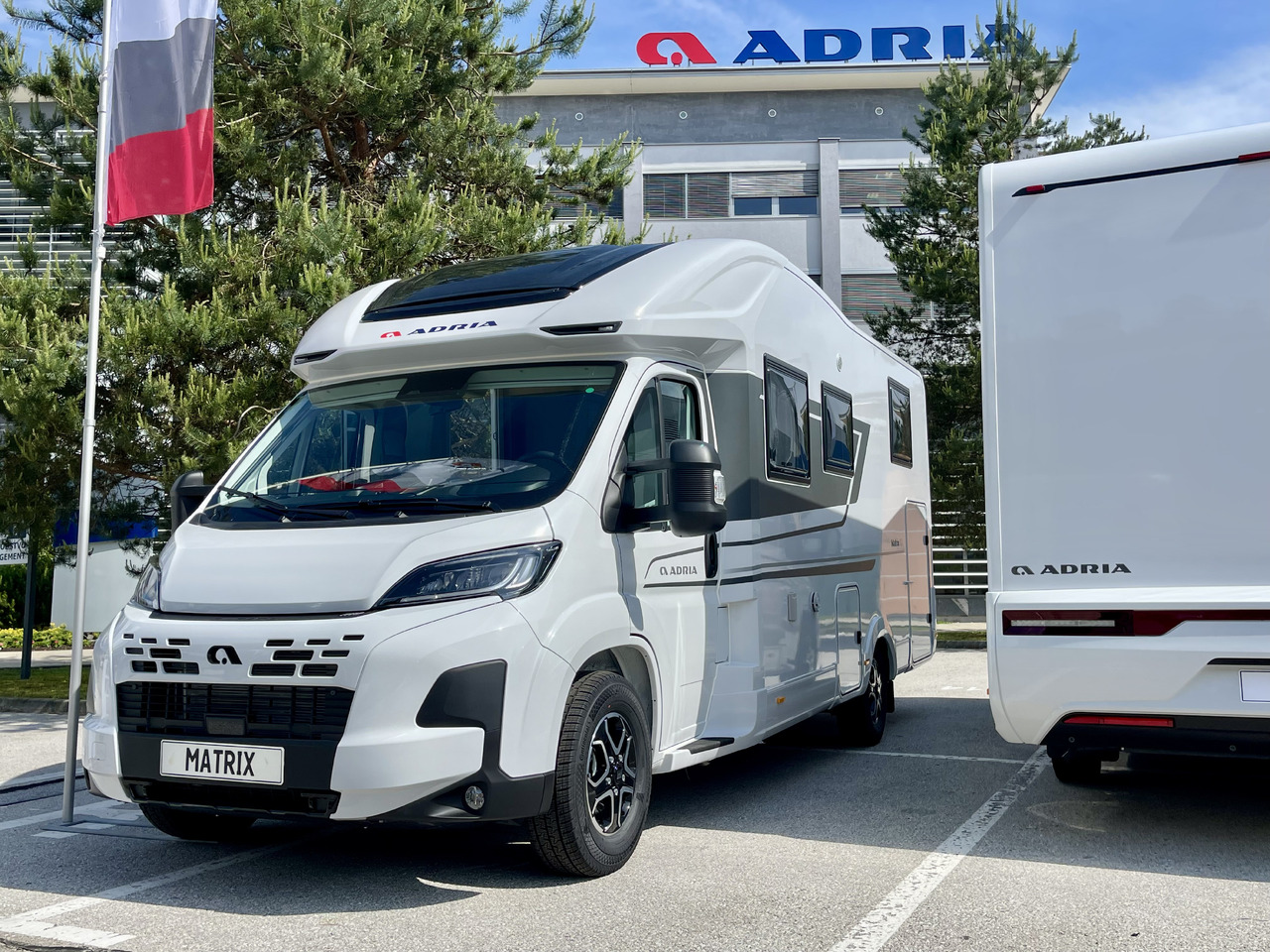 ADRIA Matrix axess 650SL - Daļēji integrētais kemperis: foto 2 ADRIA Matrix axess 650SL - Daļēji integrētais kemperis: foto 2