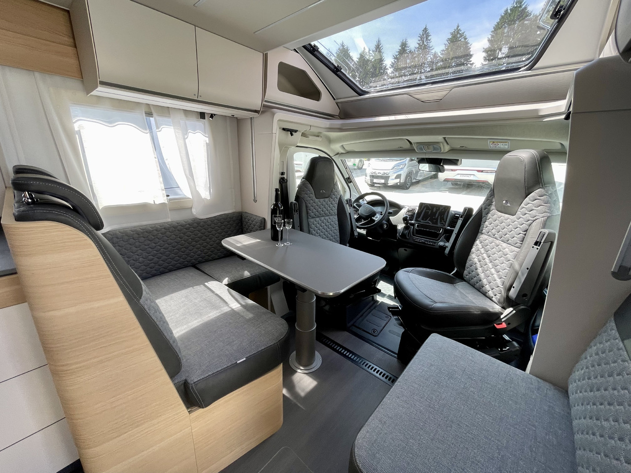 ADRIA Matrix axess 650SL - Daļēji integrētais kemperis: foto 5 ADRIA Matrix axess 650SL - Daļēji integrētais kemperis: foto 5