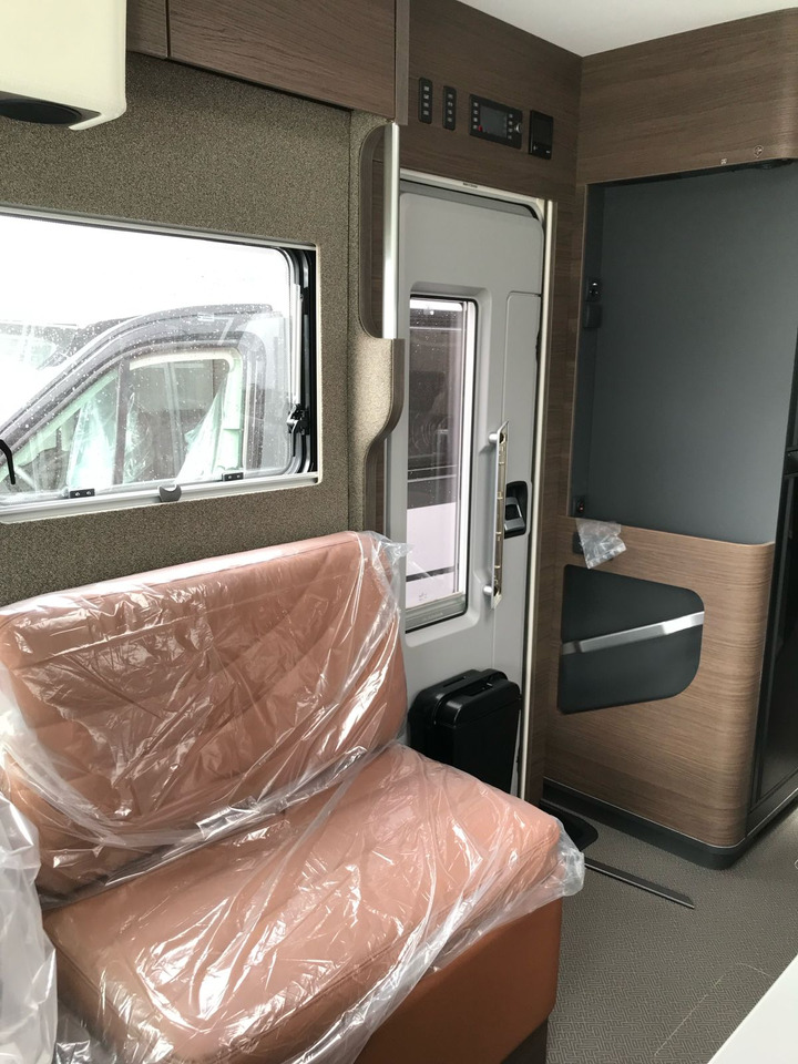 ADRIA Super Sonic 890 LC - Integrēts kemperis: foto 4 ADRIA Super Sonic 890 LC - Integrēts kemperis: foto 4