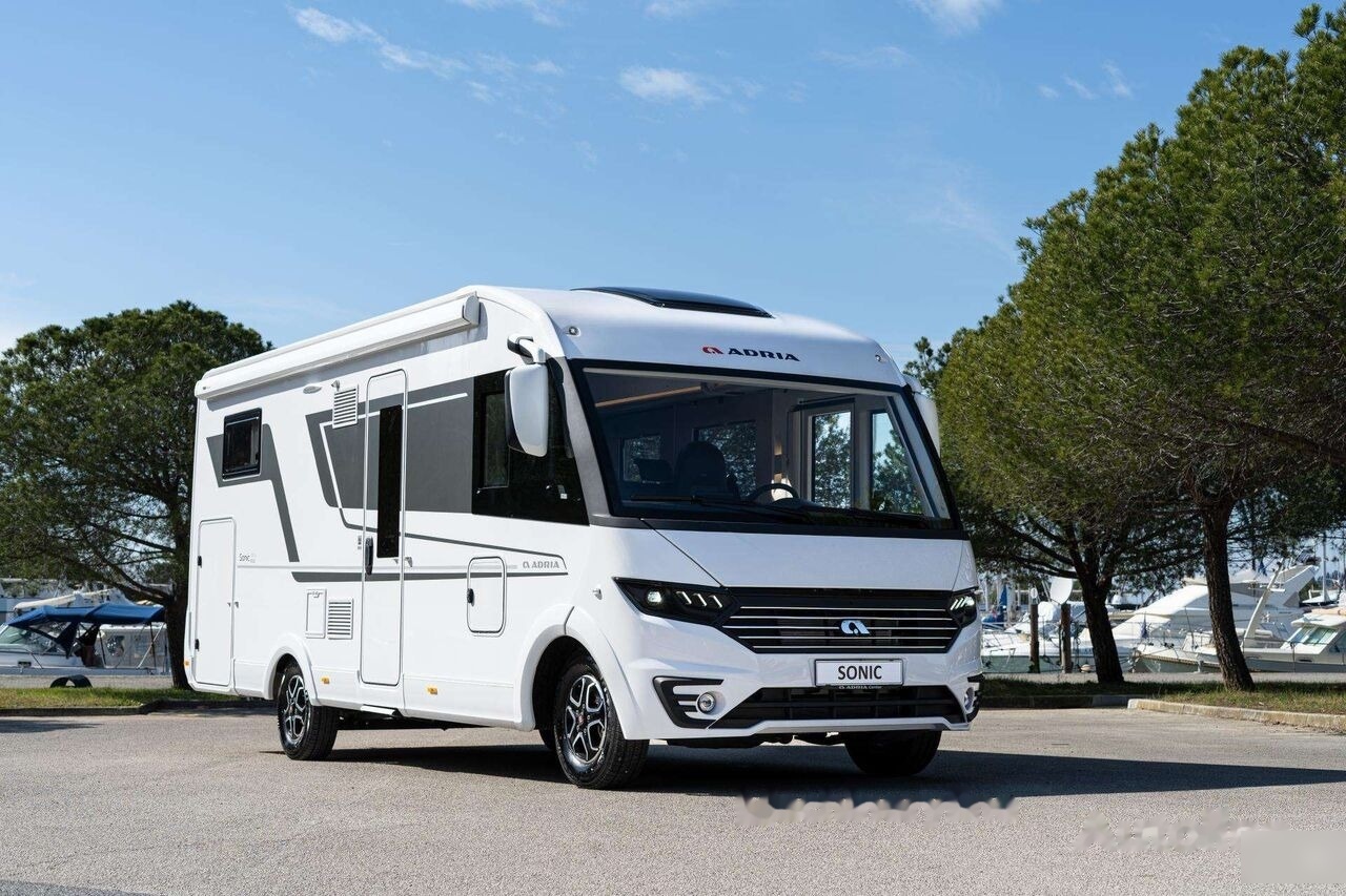 Adria Sonic Plus 700DC - Integrēts kemperis: foto 1 Adria Sonic Plus 700DC - Integrēts kemperis: foto 1