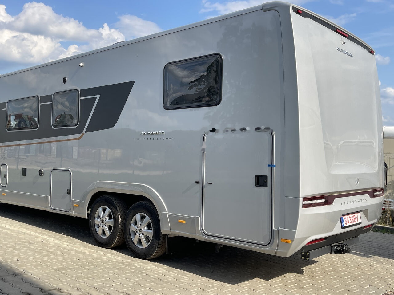 Adria Super Sonic 890LC - Integrēts kemperis: foto 3 Adria Super Sonic 890LC - Integrēts kemperis: foto 3