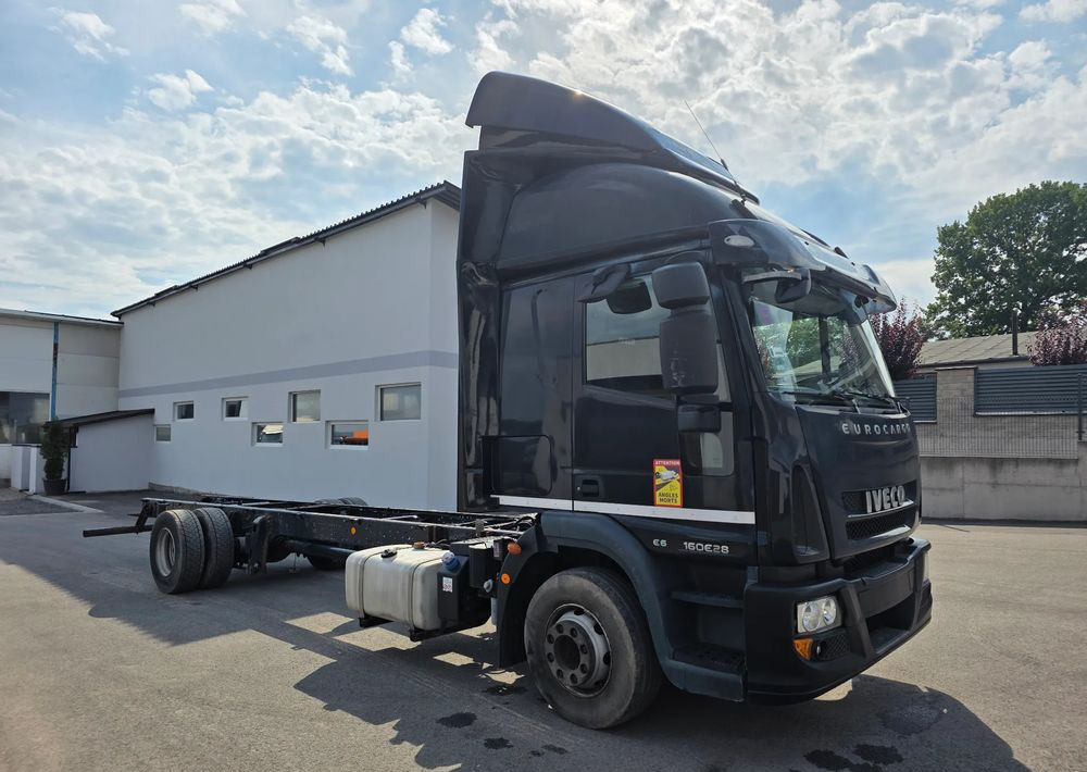 Iveco EUROCARGO 160E28 RAMA DO ZABUDOWY/ LAWETA / MANUAL / - Šasija kravas automašīna: foto 2 Iveco EUROCARGO 160E28 RAMA DO ZABUDOWY/ LAWETA / MANUAL / - Šasija kravas automašīna: foto 2