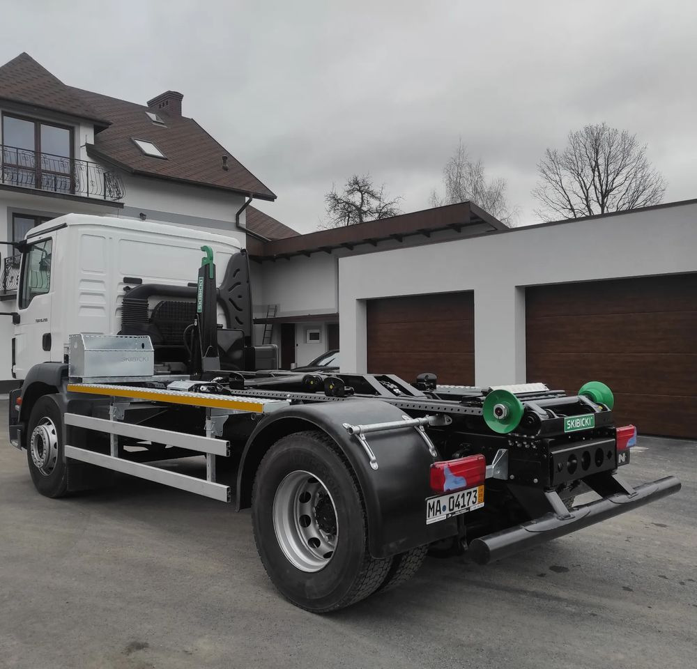 MAN TGM 18.290 - Pacēlājs ar āķi: foto 1 MAN TGM 18.290 - Pacēlājs ar āķi: foto 1