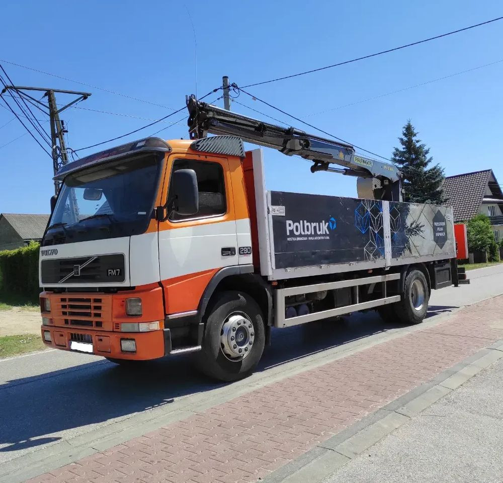 Volvo FM7 - Bortu kravas automašīna/ Platforma, Kravas auto ar manipulatoru: foto 1 Volvo FM7 - Bortu kravas automašīna/ Platforma, Kravas auto ar manipulatoru: foto 1